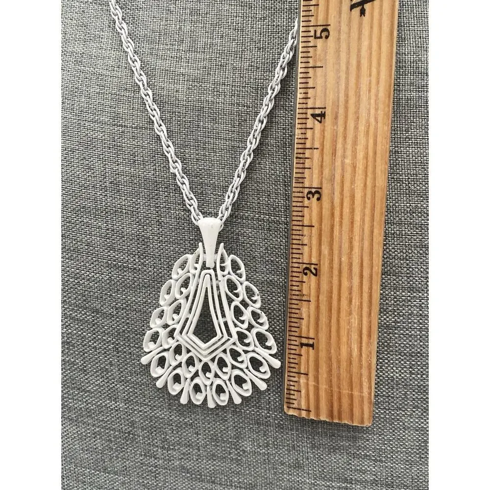 VINTAGE Crown TRIFARI WHITE FILIGREE ENAMEL 28” PENDANT NECKLACE